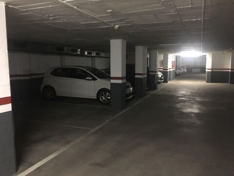 Plaza de aparcamiento para dos coches pequeños en el Eixample